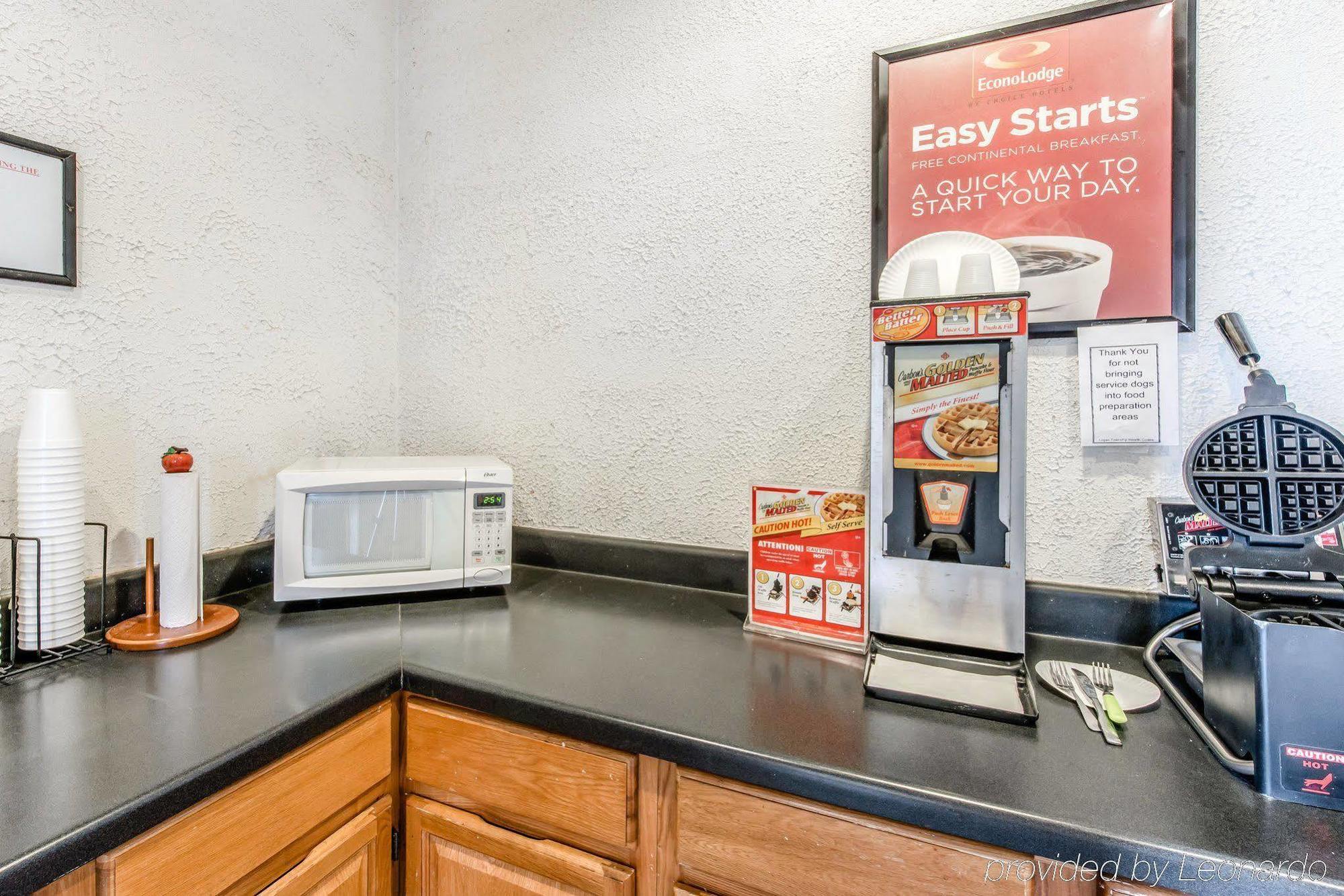 Hotel Econo I-99 2*